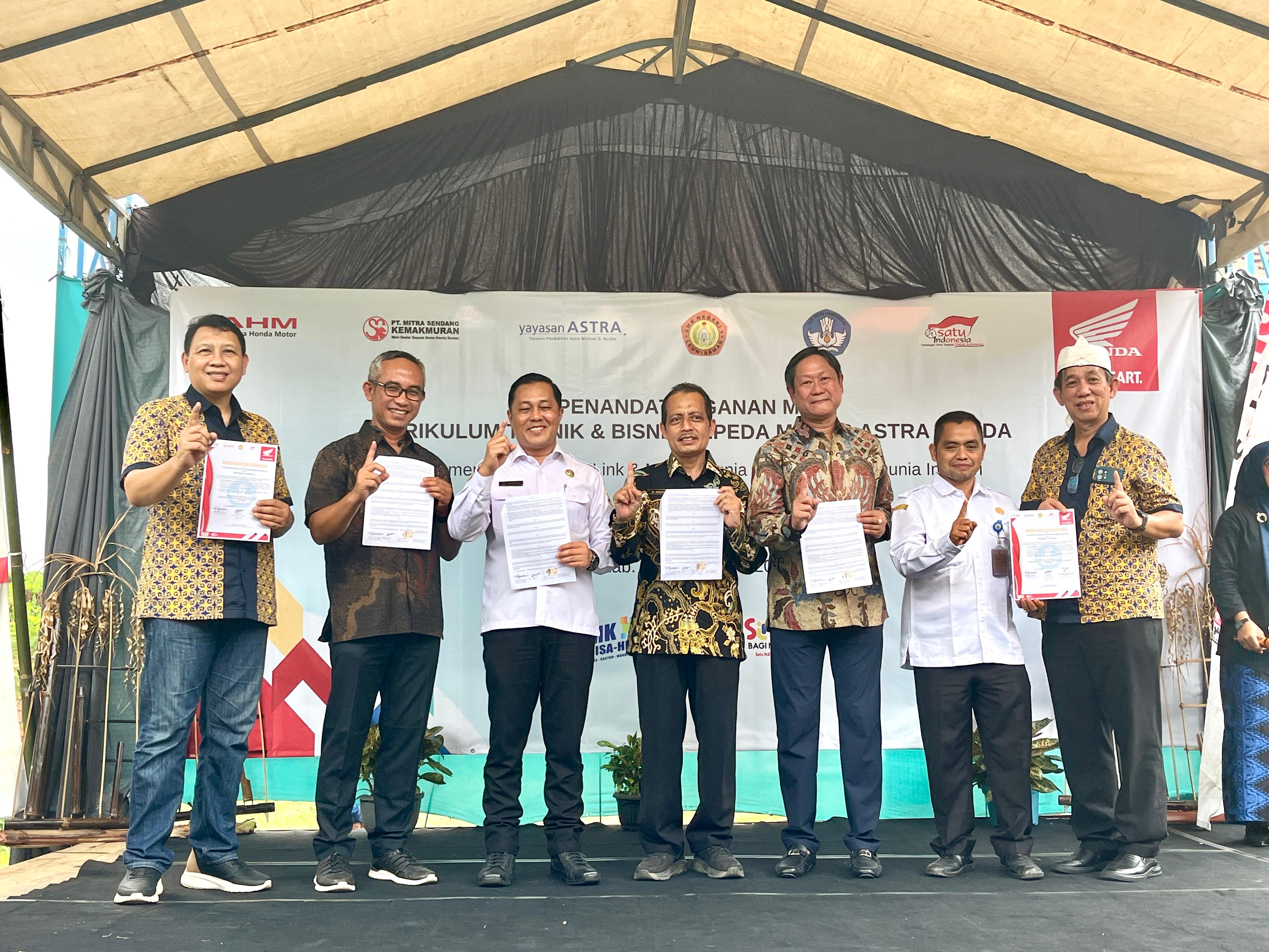SMK Negeri 1 Leuwidamar Resmi Jadi SMK Binaan Astra Honda ke-714 di Indonesia 